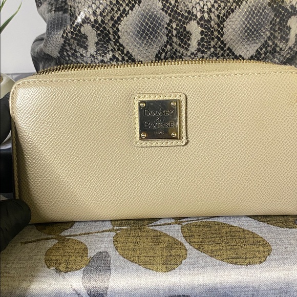 Dooney & Bourke City Barlow -Snake Skin and wallet - Picture 11 of 14